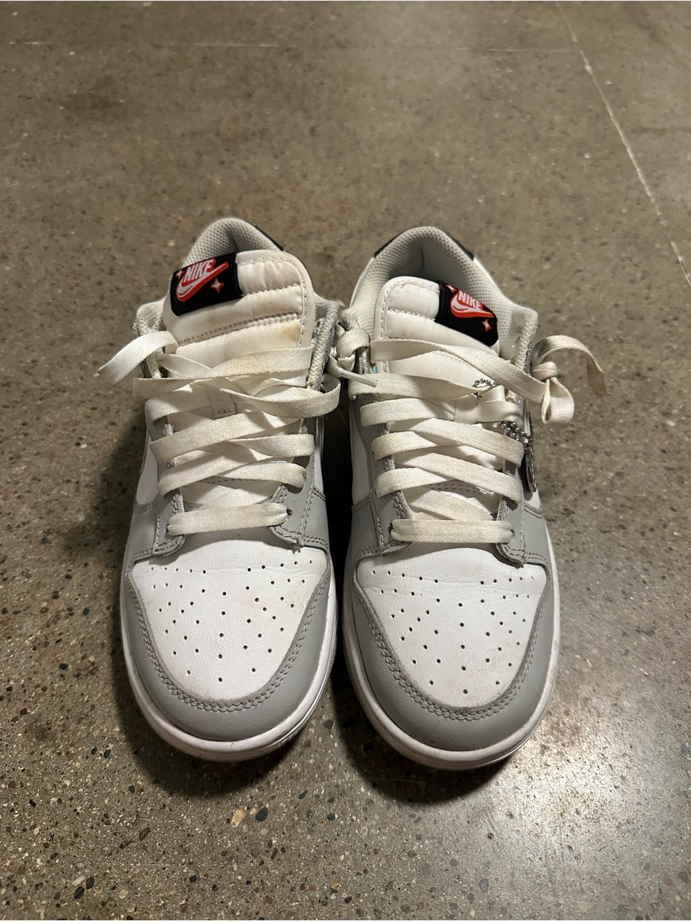 Nike Men’s Low-Top Sneakers in White and Light Gray with Red Logo